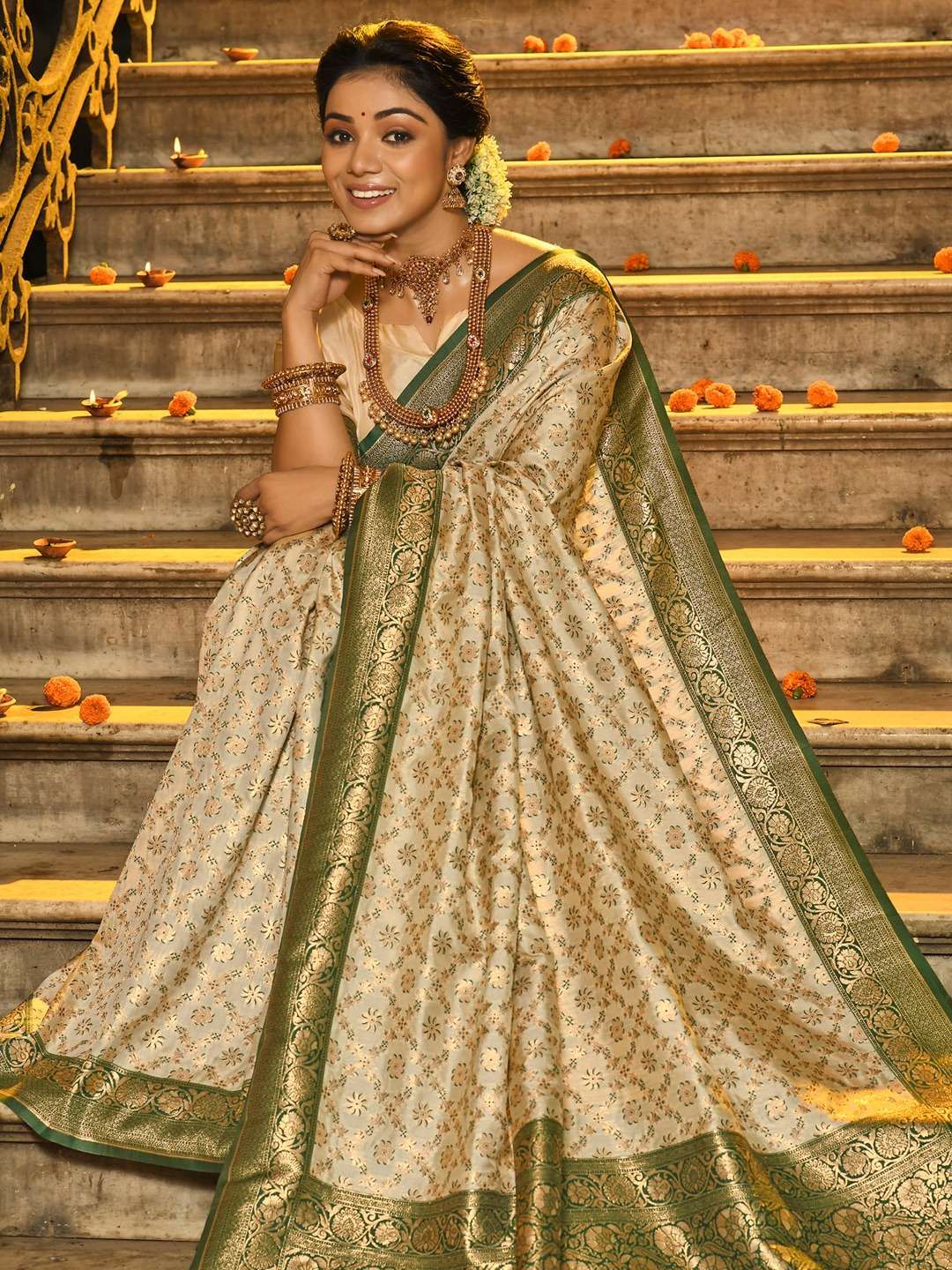 Stunning Black Banarasi Silk Lehenga Set with Kanjeewaram Dupatta –  Luxurion World