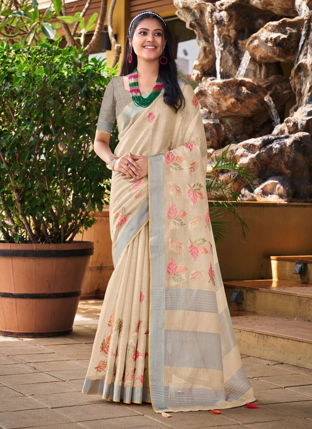 WoodenTant Women's Pure Linen Saree In white & black with Blouse Piece.