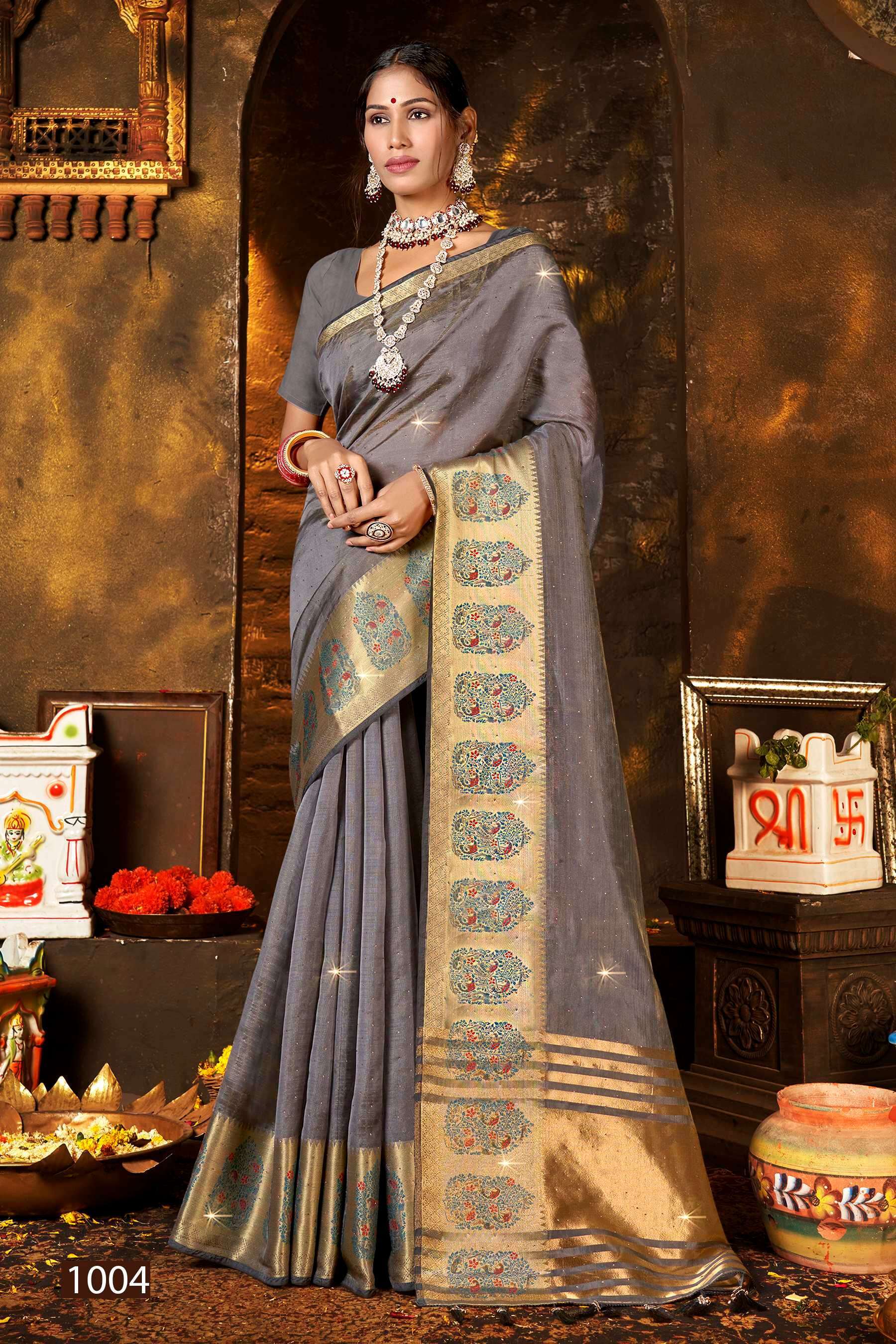 32 Latest Saree Designs For Modern Diva - Treading Collection