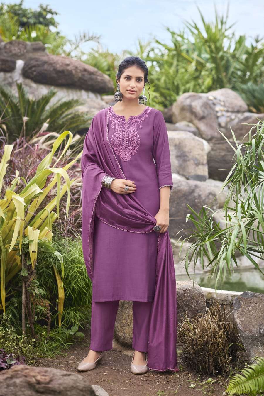 Ossm Nargis 1001 Wholesale Kurtis online